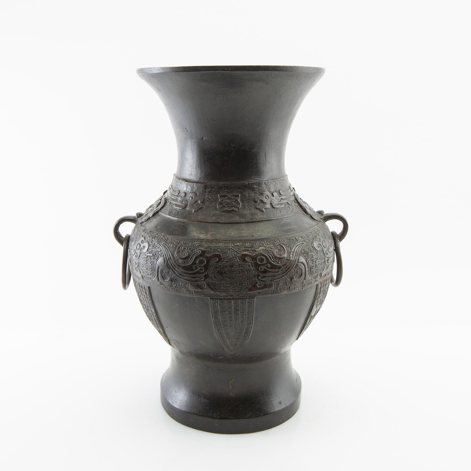 Vase China 16th/17th century bronze.