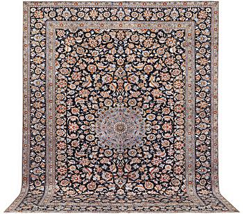 A Kashan, ca. 405 x 303 cm.