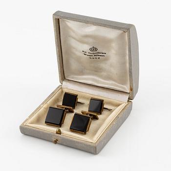 Wiwen Nilsson, ett par manschettknappar och ett par skjortknappar, förgyllt silver med onyx med monogram på sidan, Lund 1948.